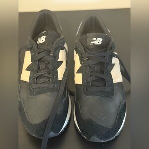 New Balance Athletic Shoes Women’s 9.5